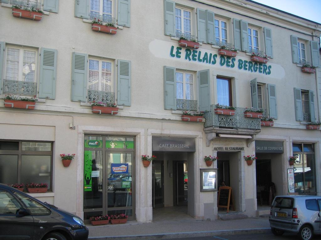Hotel Le Relais des Bergers Saint-Martin-en-Haut Exterior foto
